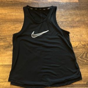 Nike girls size medium tank, EUC